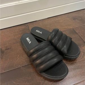 Black Mia Slides